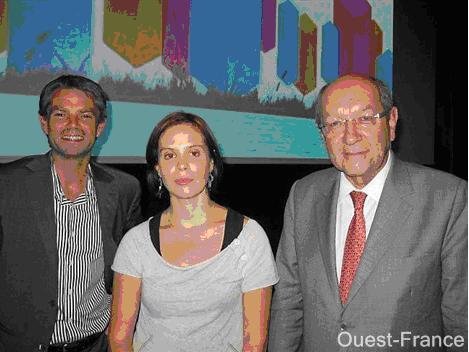 Rodolphe Thomas (Maire Modem d'Hérouville), Hélène Mialon-Burgat (Maire PS de Mondeville) et Philippe Duron (Maire PS de Caen) 